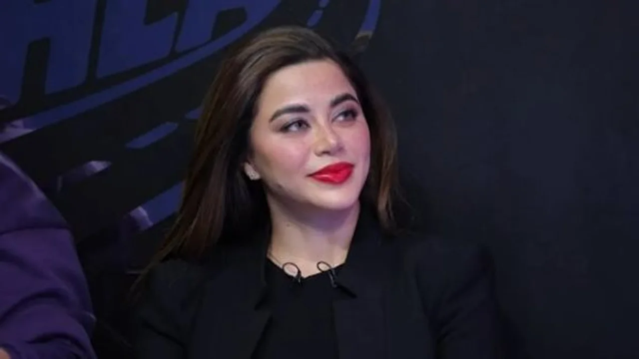 أداء استثنائي.. يارا السكري تخطف الأنظار في كواليس دراما علي كلاي